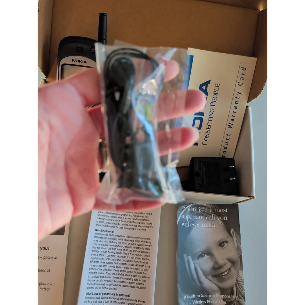 Nokia 5165 - Cellular Phone With Accessories and original Box US Cellular